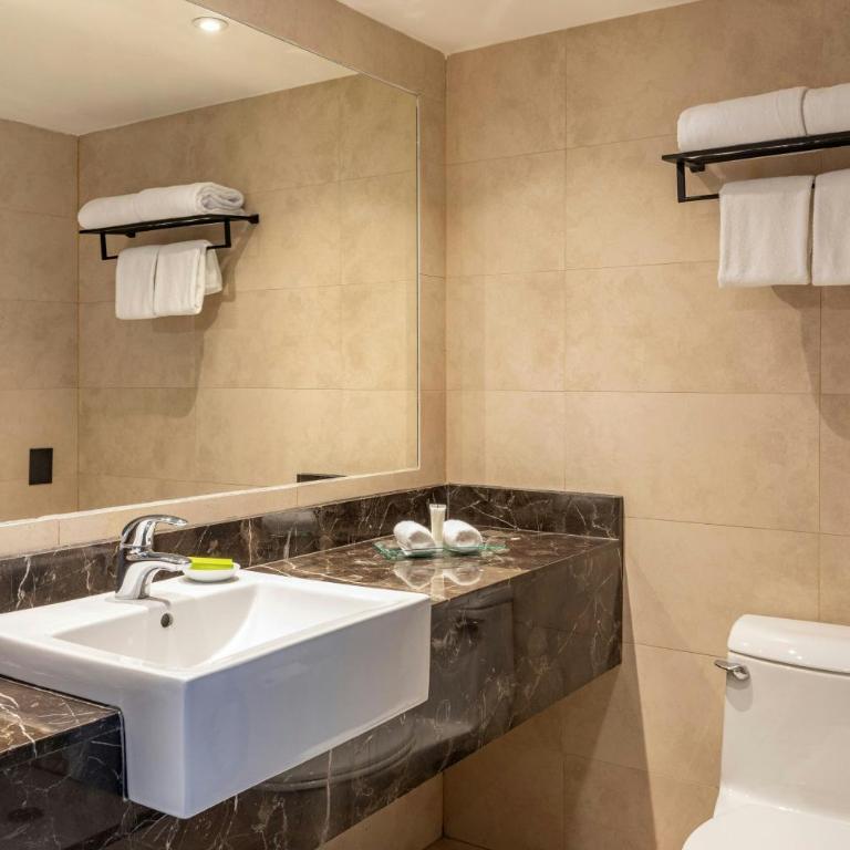 Le Méridien Santiago by Marriott - Deluxe Guest room, 2 Queen, City view - 4