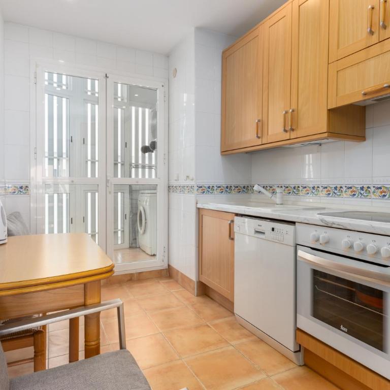 7A MTR - Marbella Temporary Rent Apto 2 Dormitorios Sea View - Two-Bedroom Apartment with Balcony and Sea View - 10