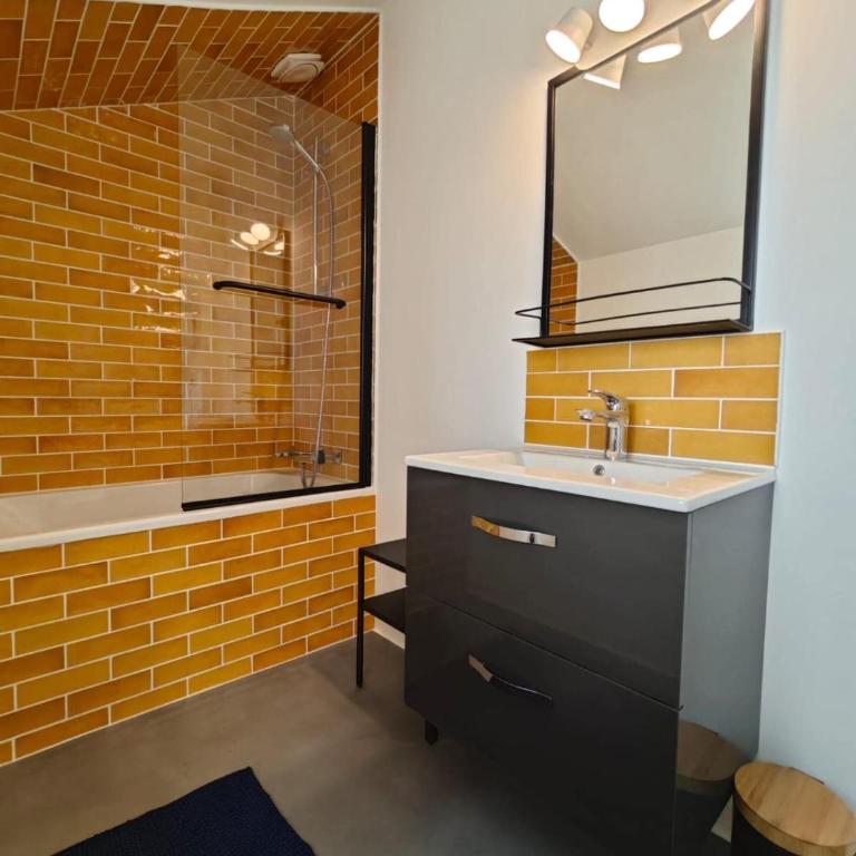 La Léonard île au coeur de l île d or logement avec chambre climatisée - Maison 1 Chambre - 8