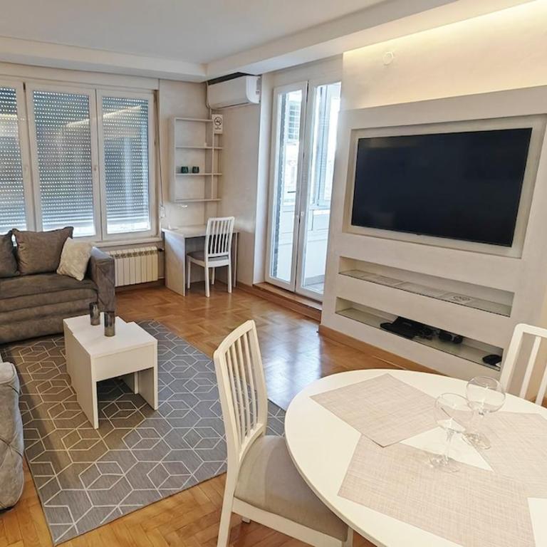 Arena Lux apartment - One-Bedroom Apartment - 4