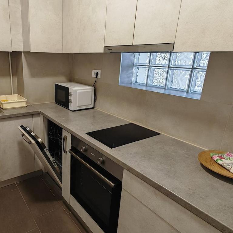 Arena Lux apartment - One-Bedroom Apartment - 13