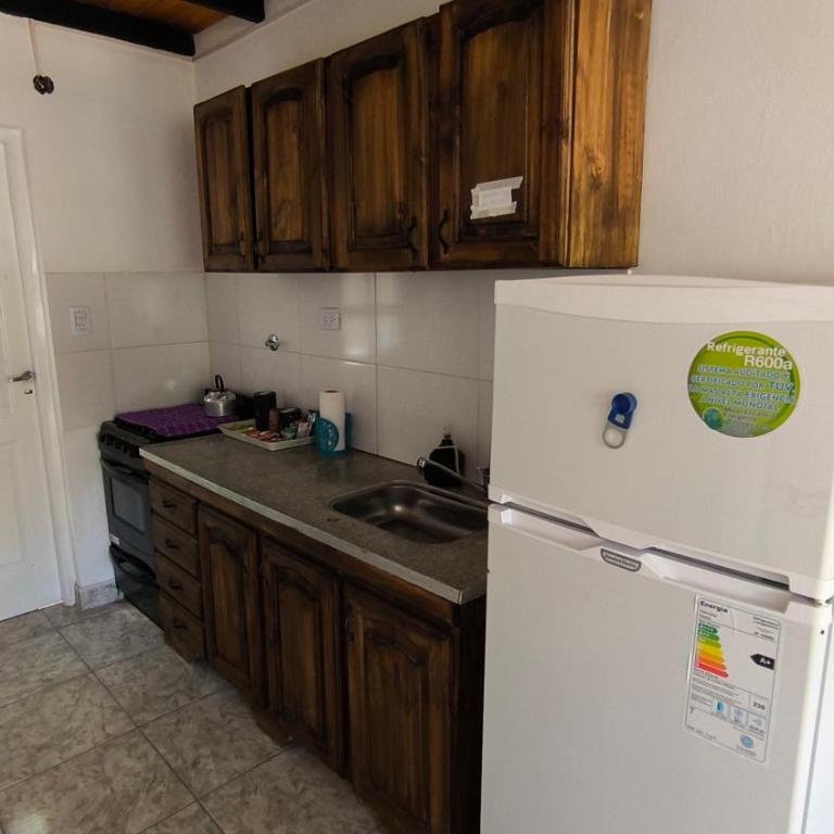 Duplex con patio y cochera, con aire acondicionado y vajilla completa en el centro de Choele Choel - Apartamento de 1 dormitorio - 5
