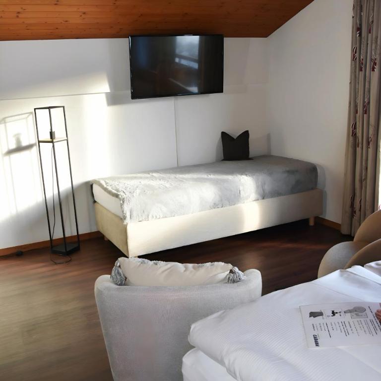 Hotel Cabana - Junior Suite mit Balkon und Blick auf den Eiger - 7