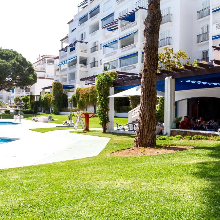 MARBELLA BANUS SUITES - Playas del Duque Luxury - Apartamento Premium de 3 dormitorios con balcón - 99