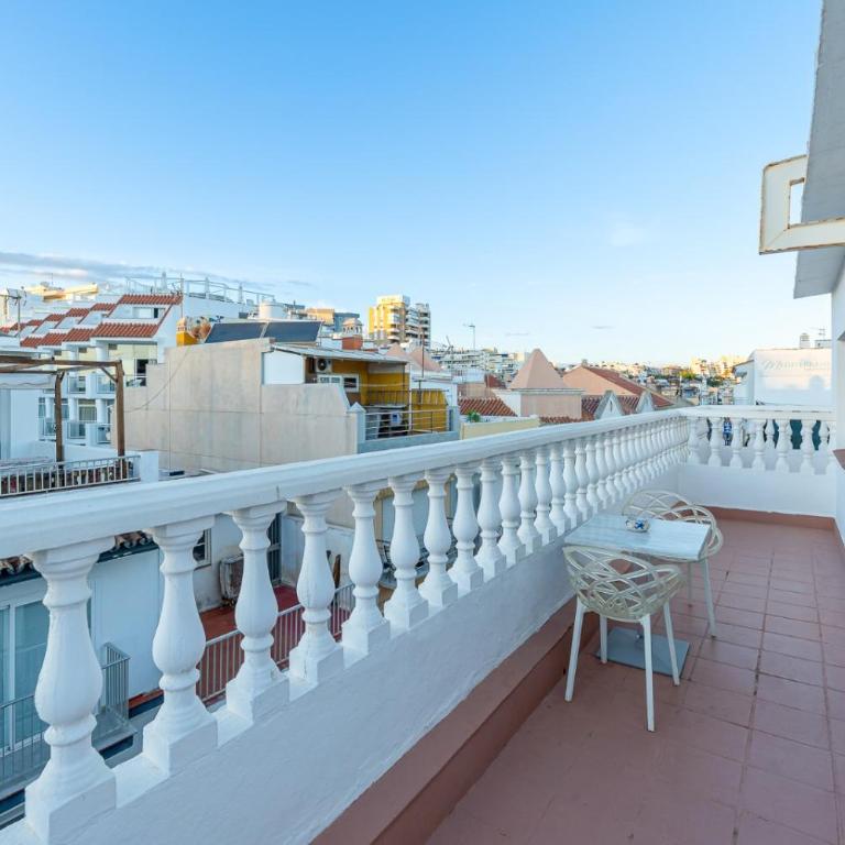 Hof van Holland Carihuela - Penthouse Apartment with Street View - 1