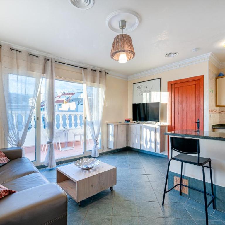 Hof van Holland Carihuela - Penthouse Apartment with Street View - 2