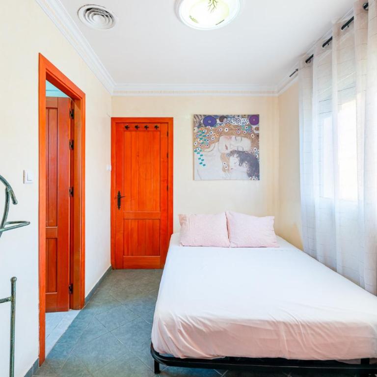 Hof van Holland Carihuela - Penthouse Apartment with Street View - 4