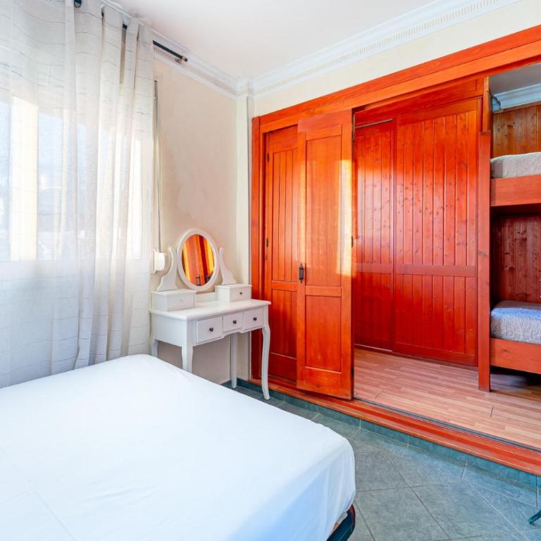 Hof van Holland Carihuela - Penthouse Apartment with Street View - 3