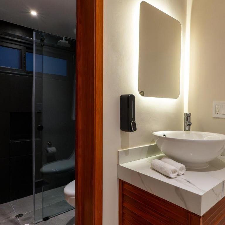 Hotel 28 Cancun - Deluxe King Studio - 3