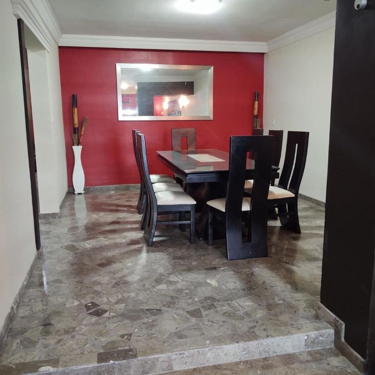 Casa Grande Céntrico cerca del Malecón - One-Bedroom House - 34