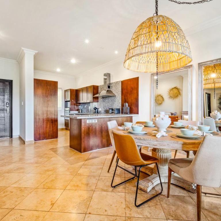 Casa Cascada Cabo Poolside Retreat, Minutes from Beach! - Apartamento - 6