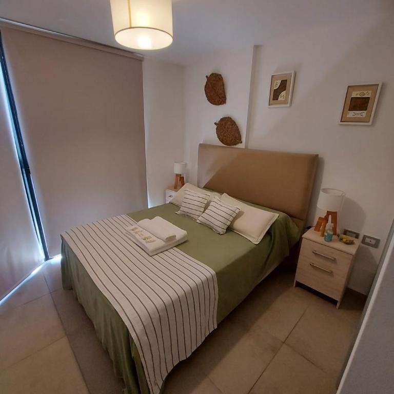 Dpto zona GRAL PAZ a cuadras de la Clínica Reina Fabiola - Apartamento de 1 dormitorio - 10