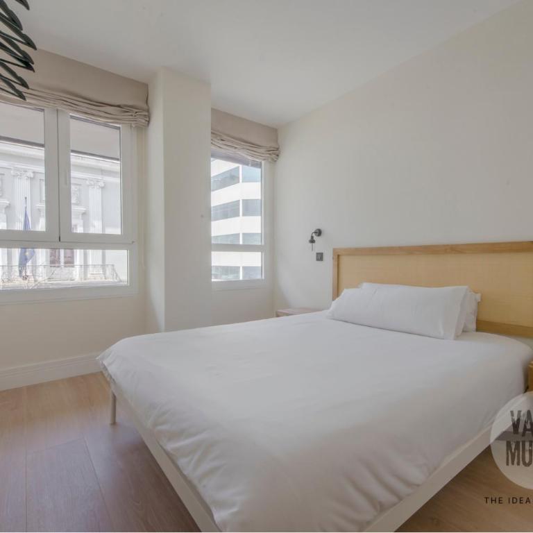 Malasaña encantadora para 6, ven a San Bernardo 20 E3 - Two-Bedroom Apartment - 20