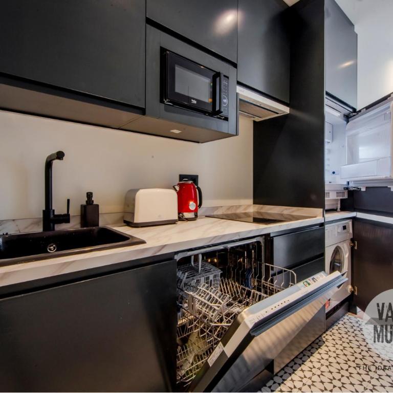 Malasaña encantadora para 6, ven a San Bernardo 20 E3 - Two-Bedroom Apartment - 17