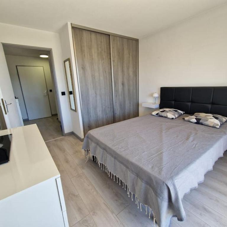 Cozy 1 Br with a seaview, AC, Pool and Parking - Apartment mit 1 Schlafzimmer - 7