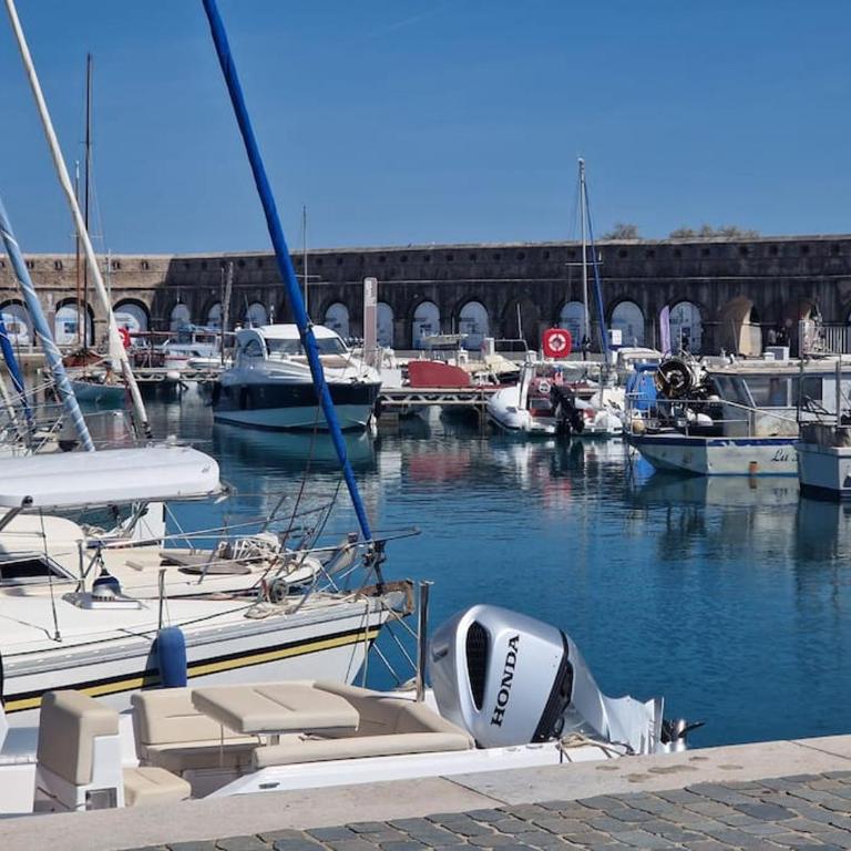 Cozy 1 Br with a seaview, AC, Pool and Parking - Apartment mit 1 Schlafzimmer - 16