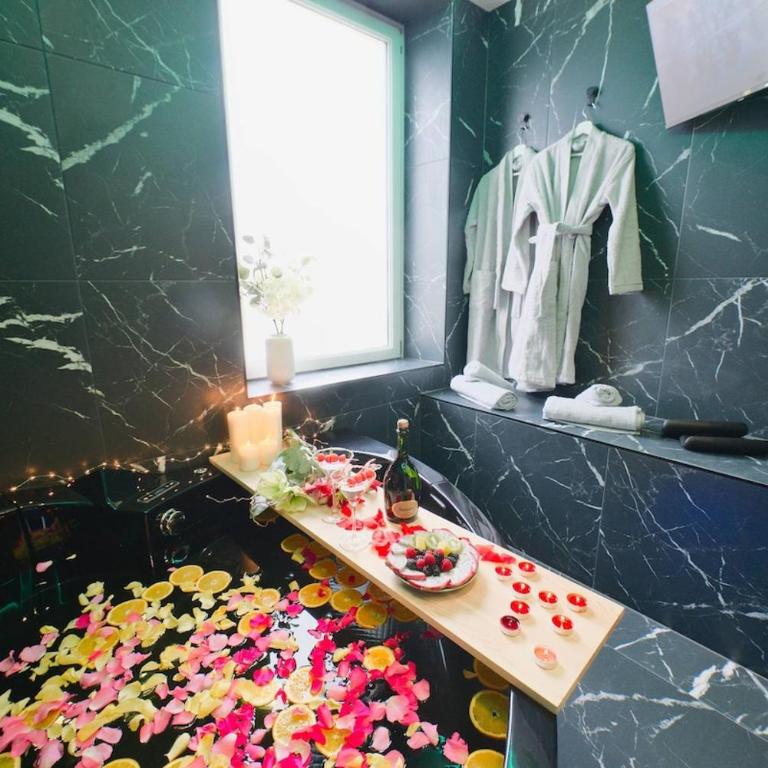 Popart Insolite Jacuzzi,Sauna & SPA Parking free - Appartement 1 Chambre - 16