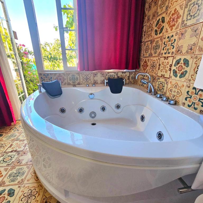 Hostal Florida Valpo - Habitación Doble con bañera de hidromasaje - 8