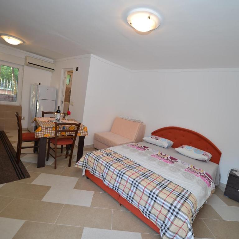 Apartments Simonovic - Studio with Balcony - 14