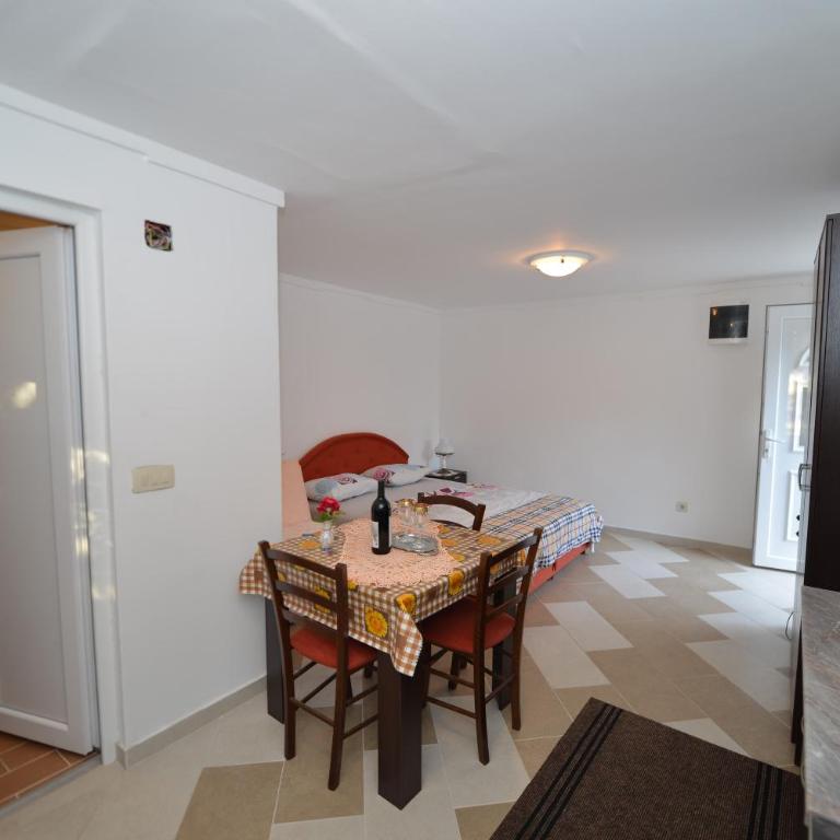 Apartments Simonovic - Studio with Balcony - 8