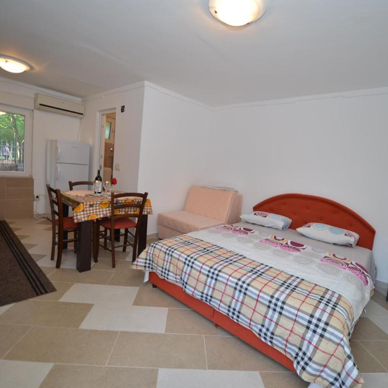 Apartments Simonovic - Studio with Balcony - 5