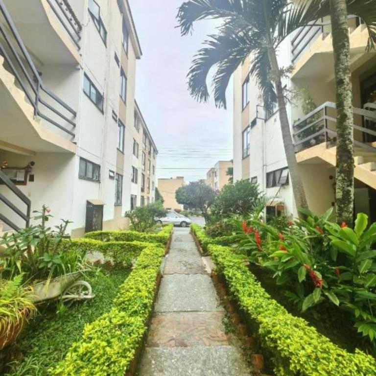 Apartamento en Ibagué Cerca Multicentro y Parque Deportivo - Three-Bedroom Apartment with View - 3