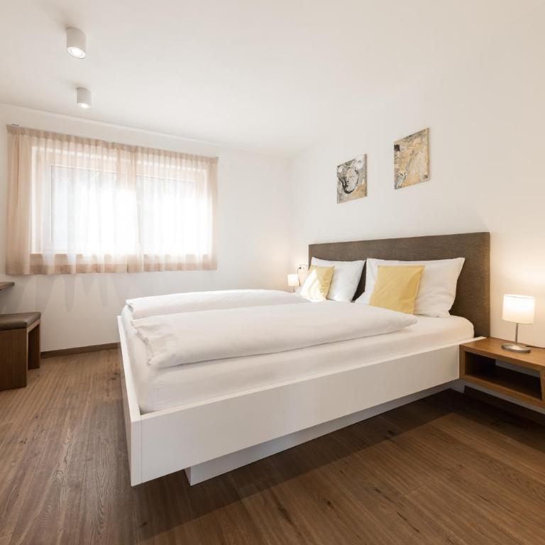 Babioshof - modern, spacious apartments with stunning view, 2 bedrooms & 2 bathrooms, pool & whirlpool, Südtirol Guest Pass in Kaltern-Caldaro - Apartment - auf 2 Etagen - 5