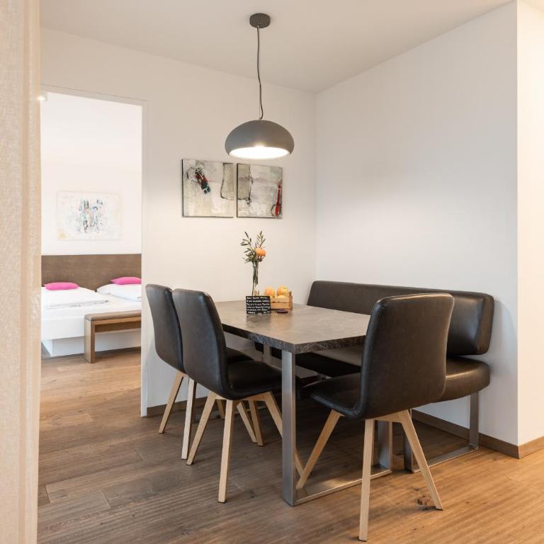 Babioshof - modern, spacious apartments with stunning view, 2 bedrooms & 2 bathrooms, pool & whirlpool, Südtirol Guest Pass in Kaltern-Caldaro - Apartment mit Terrasse - 6