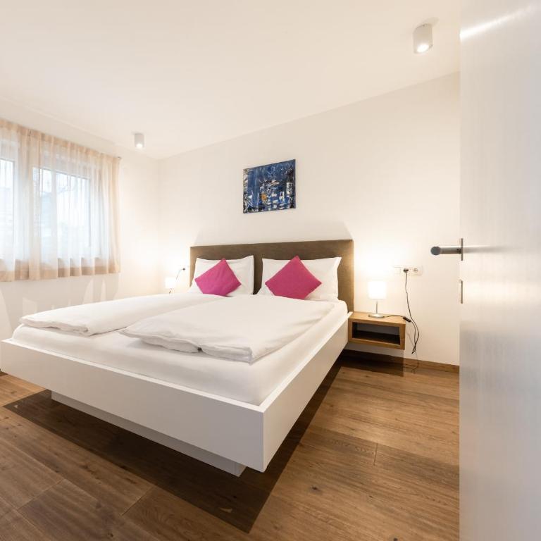 Babioshof - modern, spacious apartments with stunning view, 2 bedrooms & 2 bathrooms, pool & whirlpool, Südtirol Guest Pass in Kaltern-Caldaro - Apartment mit Terrasse - 8