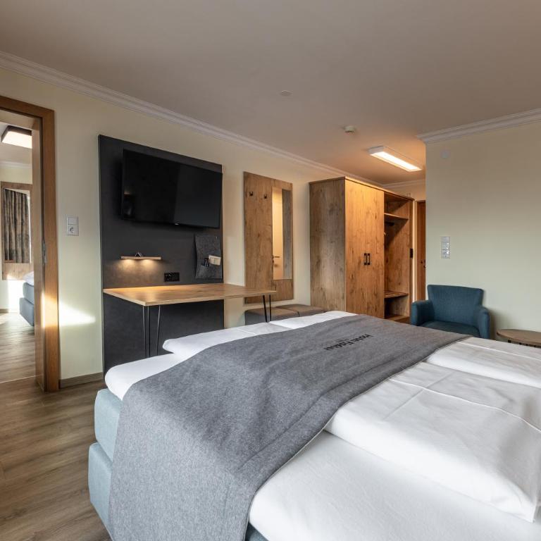 Hotel Fischer - Familienzimmer (2 Erwachsene + 2 Kinder) - 3