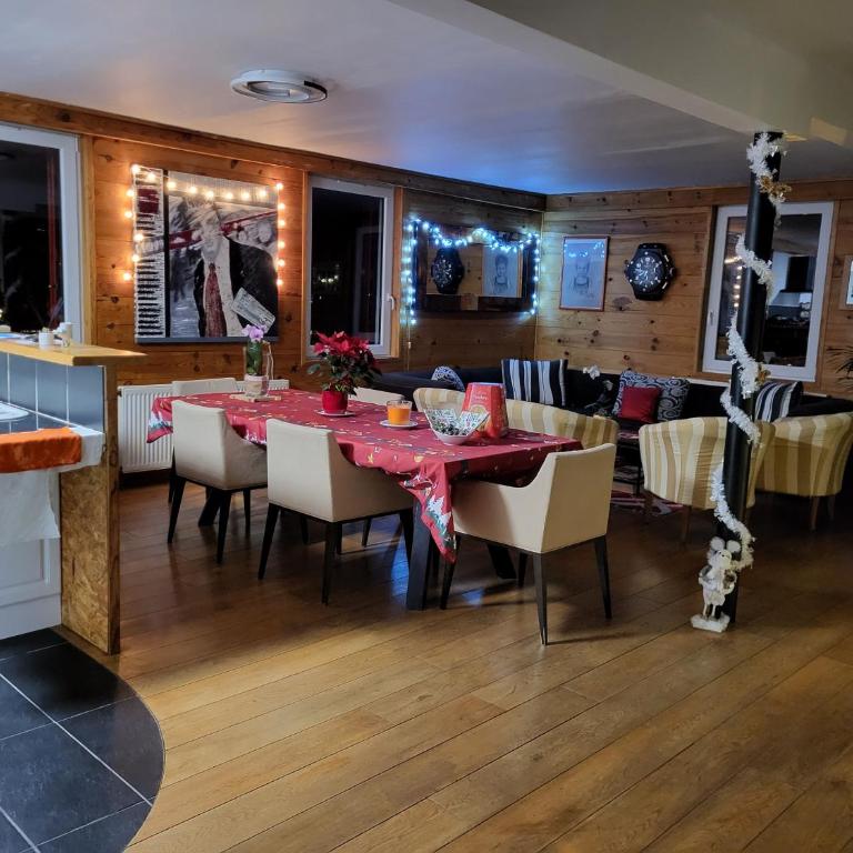Dans un village savoyard a 1000 m d'altitude bel appartement spacieux de140m2 avec vue magnifique sur la montagne - Appartement avec Vue sur la Montagne - 41