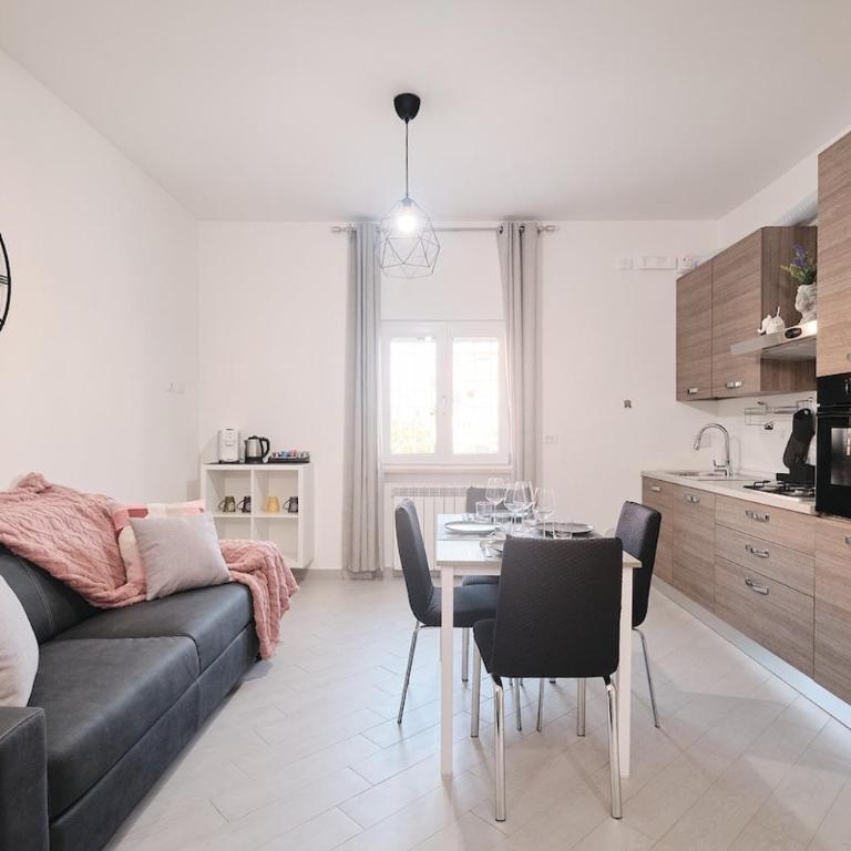 5 FCO Modern & Spacious, Free Parking - Appartamento con 1 Camera da Letto - 2