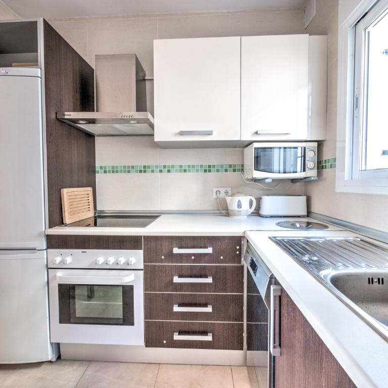 Apartment with pool near Burriana beach, Nerja - Apartamento de 2 dormitorios - 9