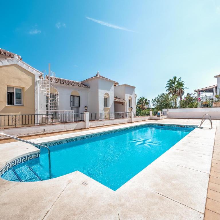 Apartment with pool near Burriana beach, Nerja - Apartamento de 2 dormitorios - 1