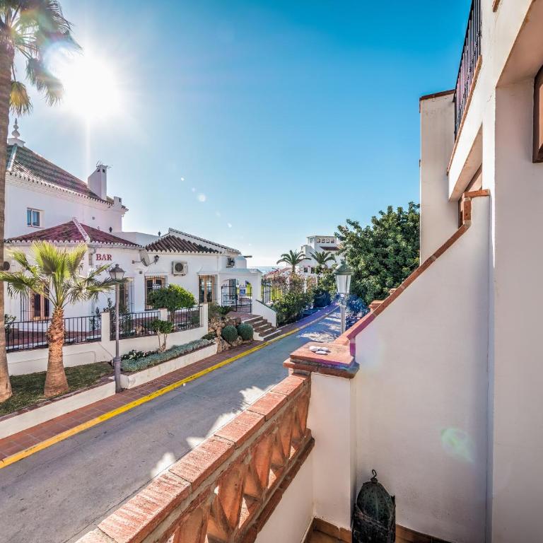 Apartment with pool near Burriana beach, Nerja - Apartamento de 2 dormitorios - 13