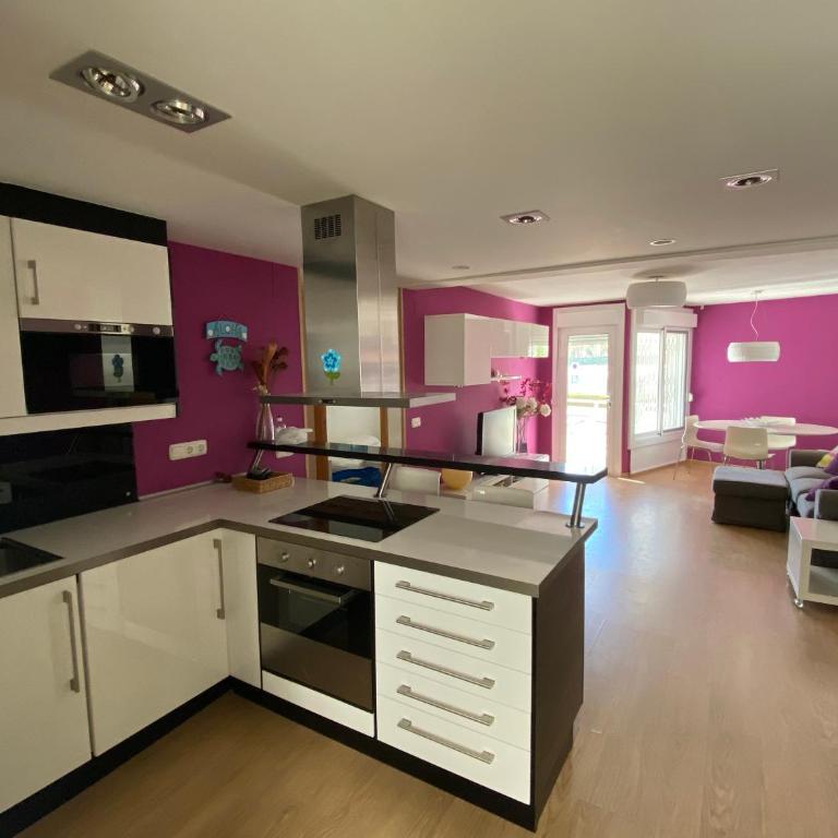 Moderno Apartamento en 1a Linia de mar en Salou. - Three-Bedroom Apartment - 4