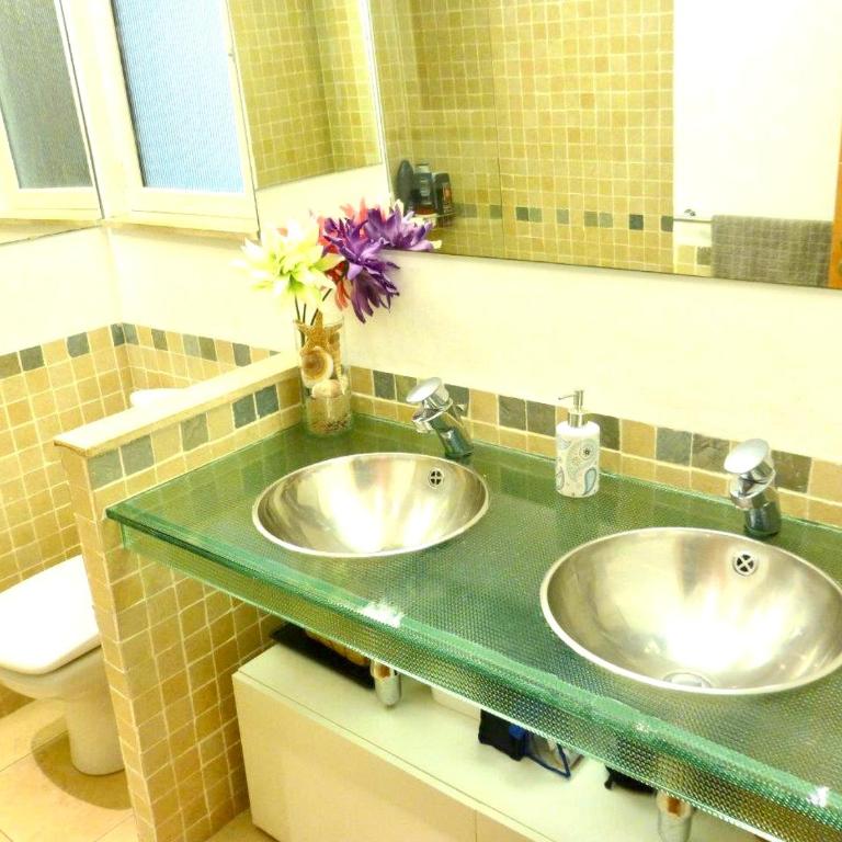 Moderno Apartamento en 1a Linia de mar en Salou. - Three-Bedroom Apartment - 13