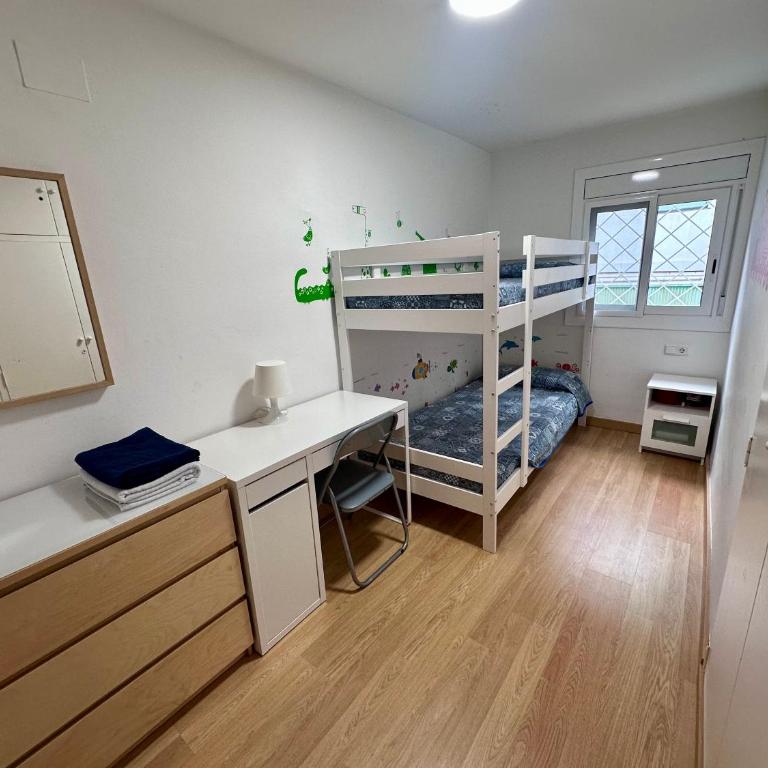 Moderno Apartamento en 1a Linia de mar en Salou. - Three-Bedroom Apartment - 12