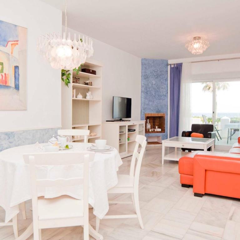 Primera línea de playa La Cala de Mijas - Apartamento de 3 dormitorios con vistas al mar - 10