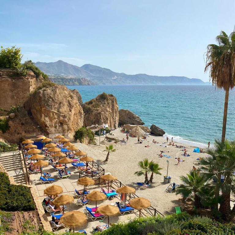 Apartment with pool near Burriana beach, Nerja - Apartamento de 2 dormitorios - 18