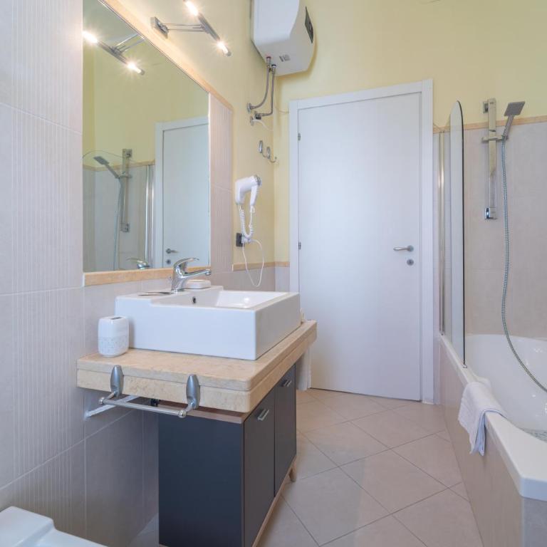 Apartments via Spano - Appartamento con 2 Camere da Letto e Balcone - 17