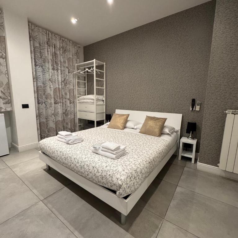 Flaminio Holidays - Deluxe Room - 6