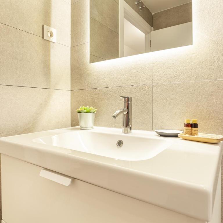 Antonio Lopez en Madrid - Two-Bedroom Apartment V - 14