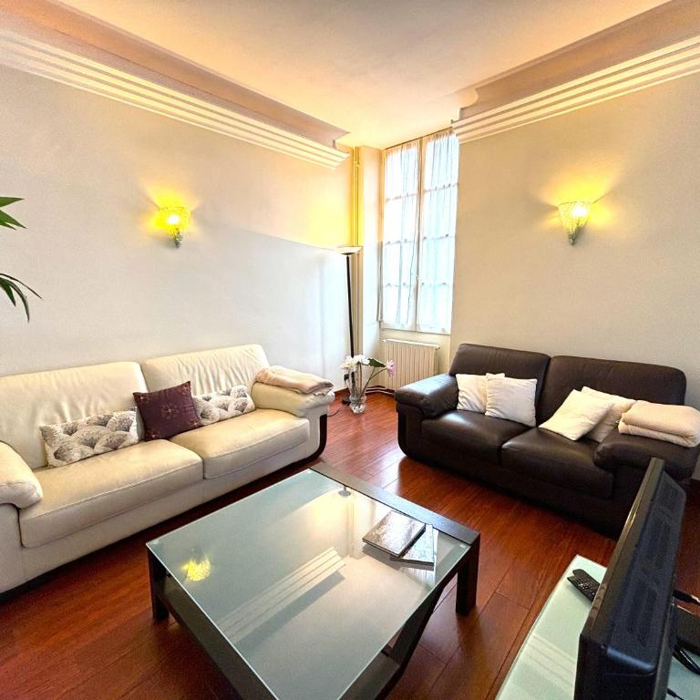 SPACIOUS FLAT WITH AC & 33M² TERRACE IN SARLAT - Appartement 3 Chambres - 13