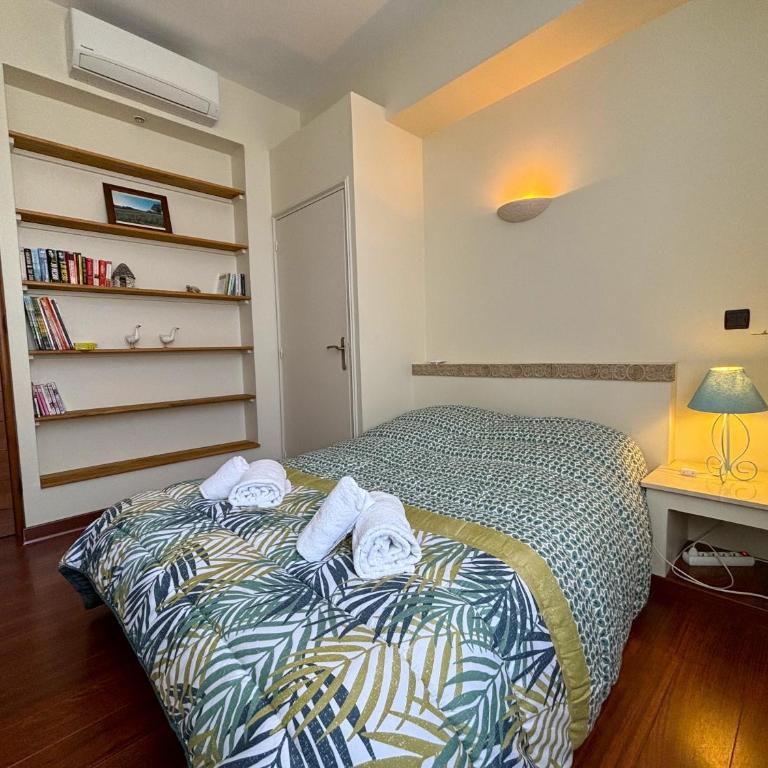 SPACIOUS FLAT WITH AC & 33M² TERRACE IN SARLAT - Appartement 3 Chambres - 28