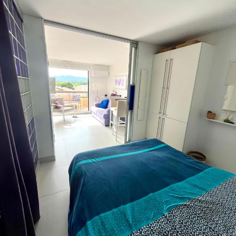 Vue 180 degrés mer-colline, plages 100m, Piscine, Box , Domaine Coudoulière Six Four les Plages - Apartment mit 1 Schlafzimmer - 20