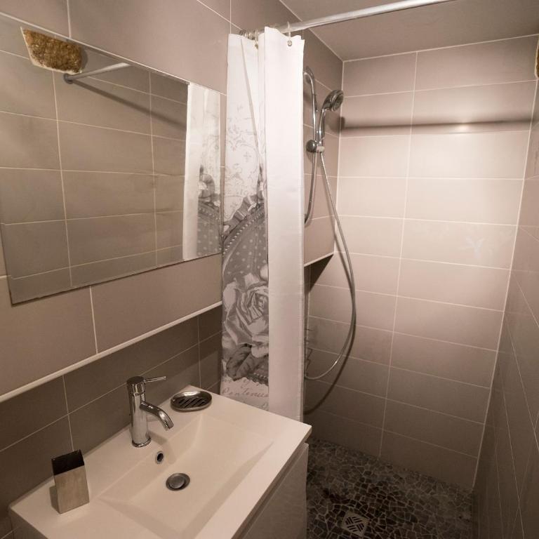 La Petite Salamandre - Standard Studio - 3