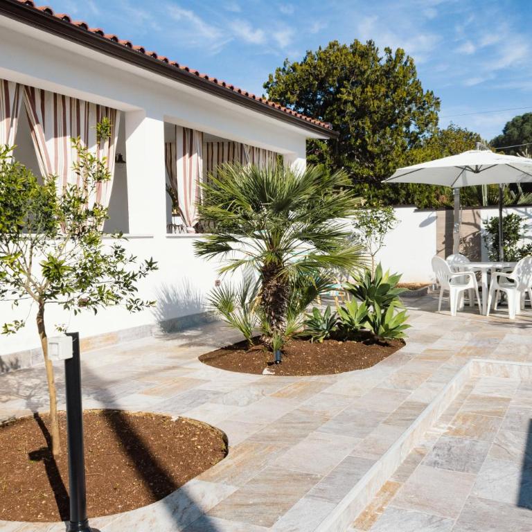 Villa Torre Ulisse Locazione Turistica Affitti Brevi - Dreibettzimmer mit Terrasse - 1