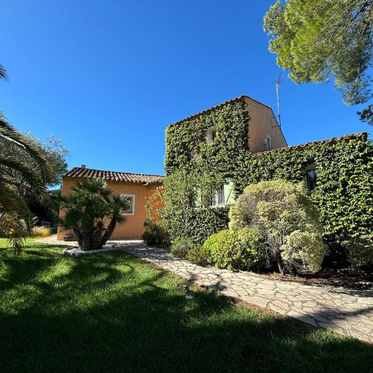 VILLA CHEZ-NOUS C'est chez vous, piscine, plages et golfs - Villa - 28