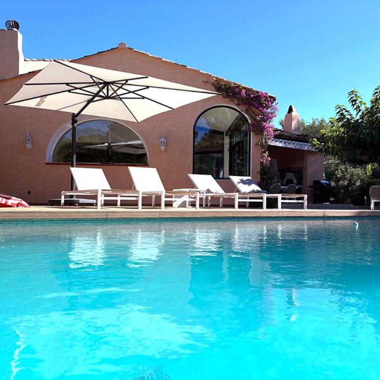 VILLA CHEZ-NOUS C'est chez vous, piscine, plages et golfs - Villa - 36